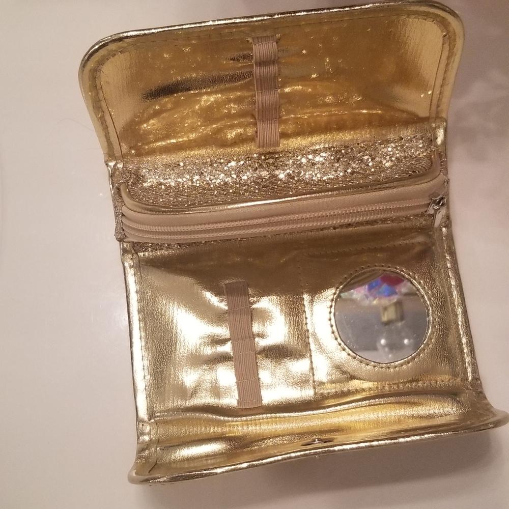 Makeup pouch